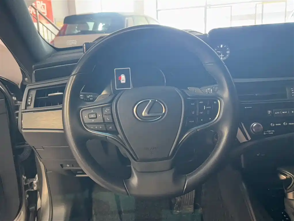 Lexus ES 2022 200 Excellence Edition фото 3