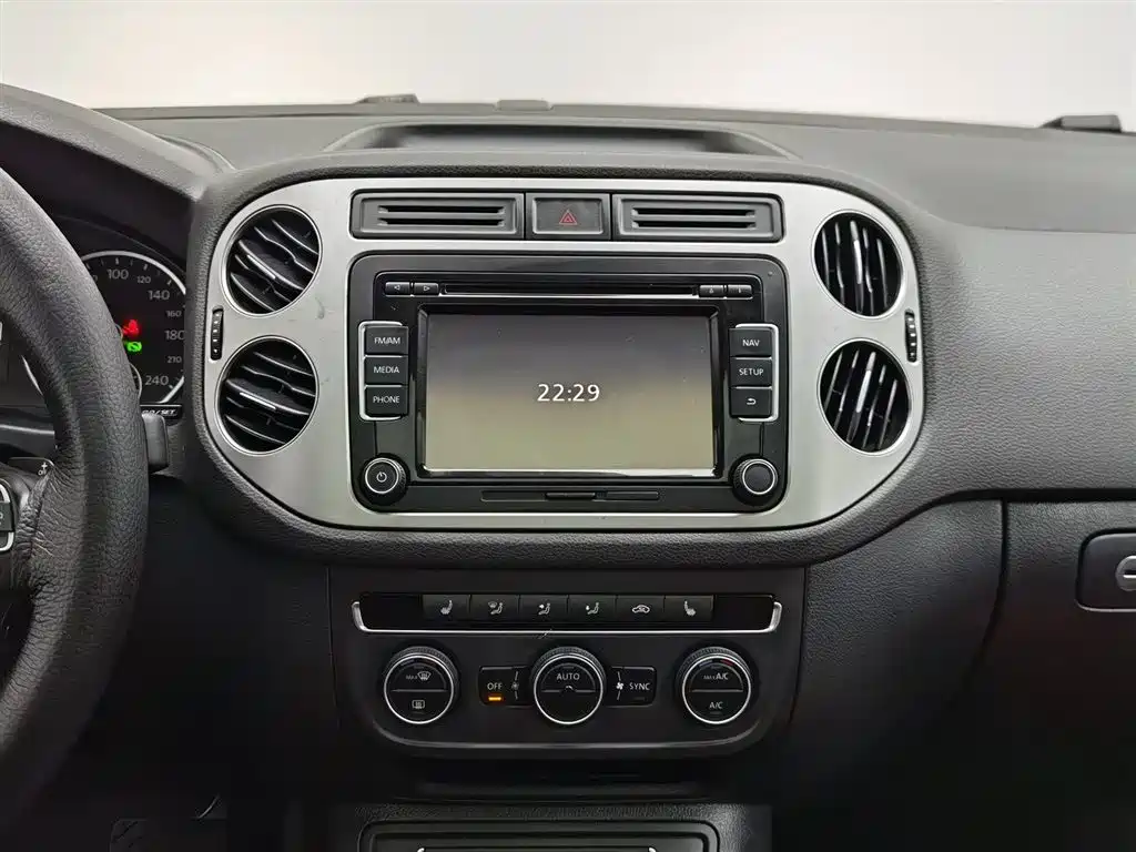 Volkswagen Tiguan 2015 2.0TSI Automatic 4WD Flagship фото 12
