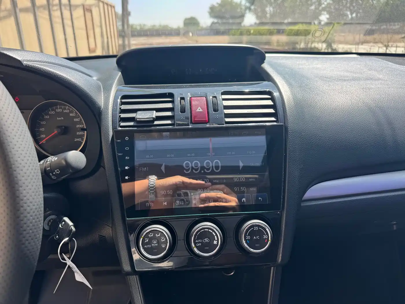 Subaru XV 2012 2.0i Comfort Edition фото 15