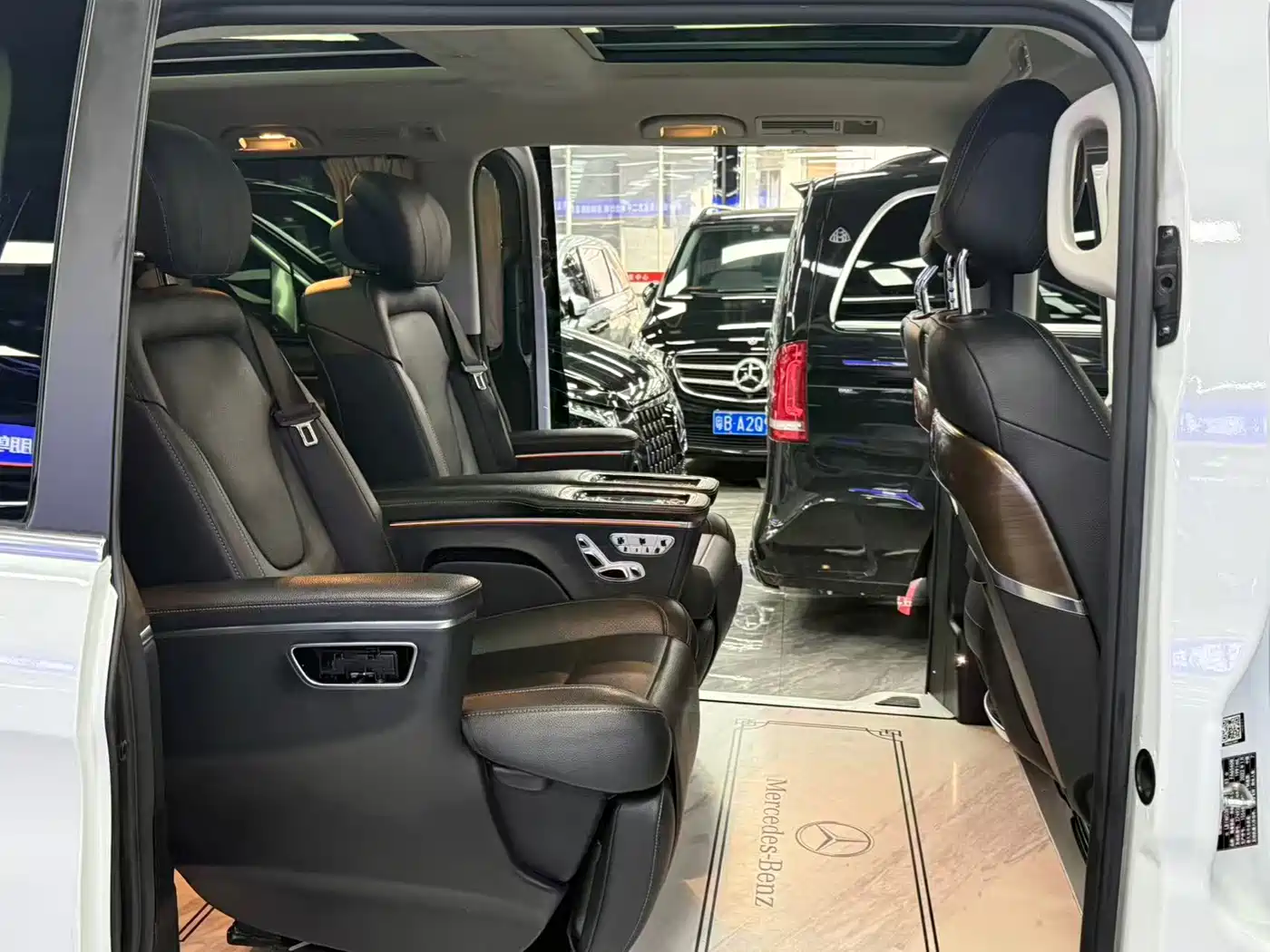 Фото 9 - Mercedes-Benz V-Class