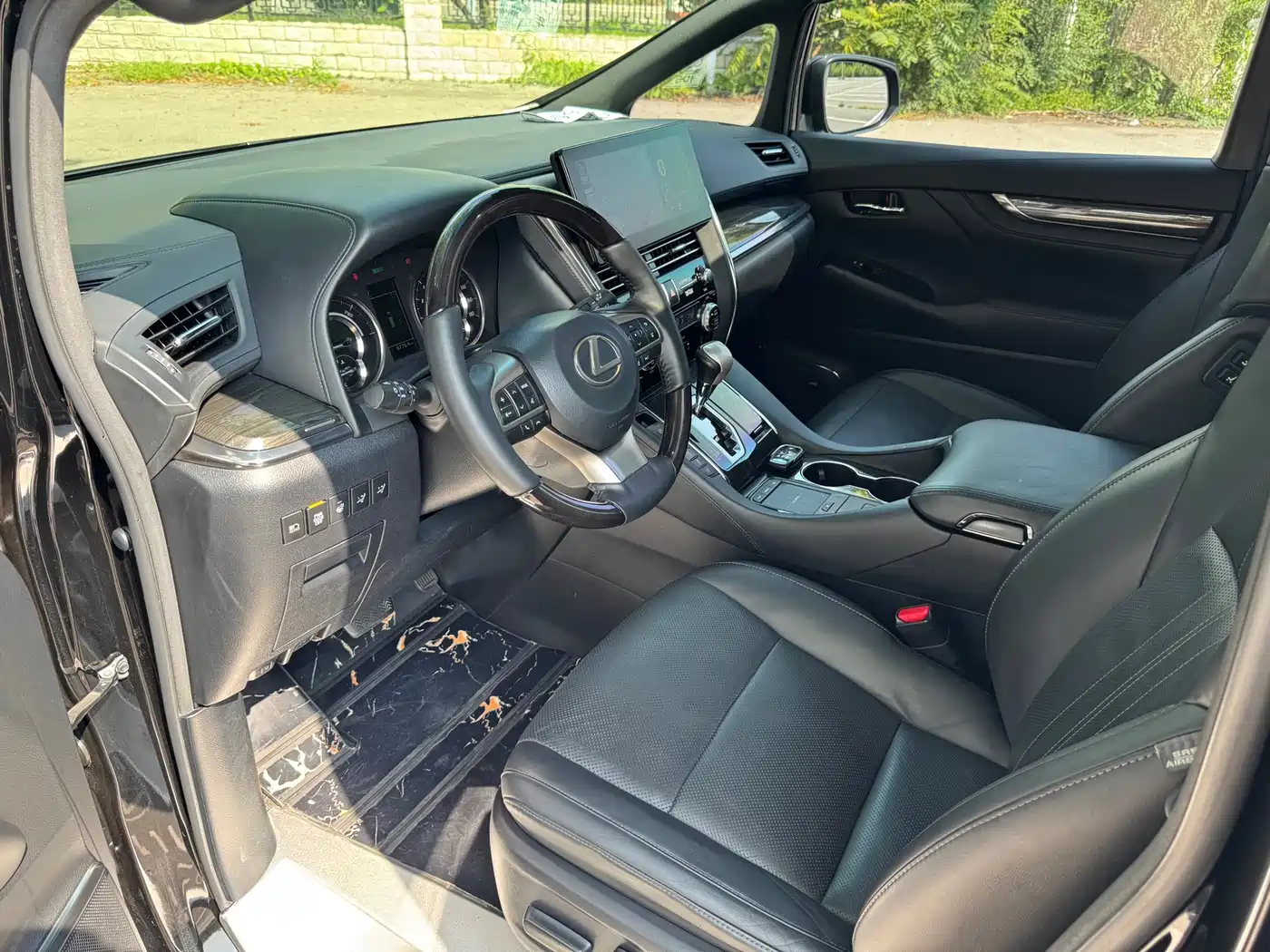Фото 13 - Lexus LM