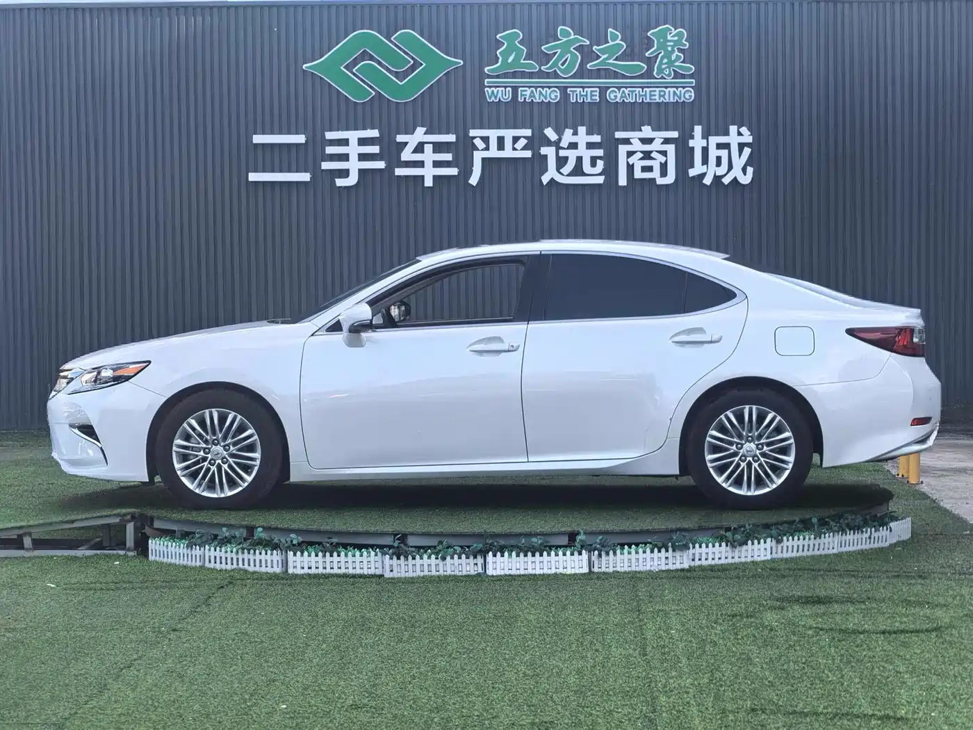 Lexus ES 2015 200 Elite Edition фото 22
