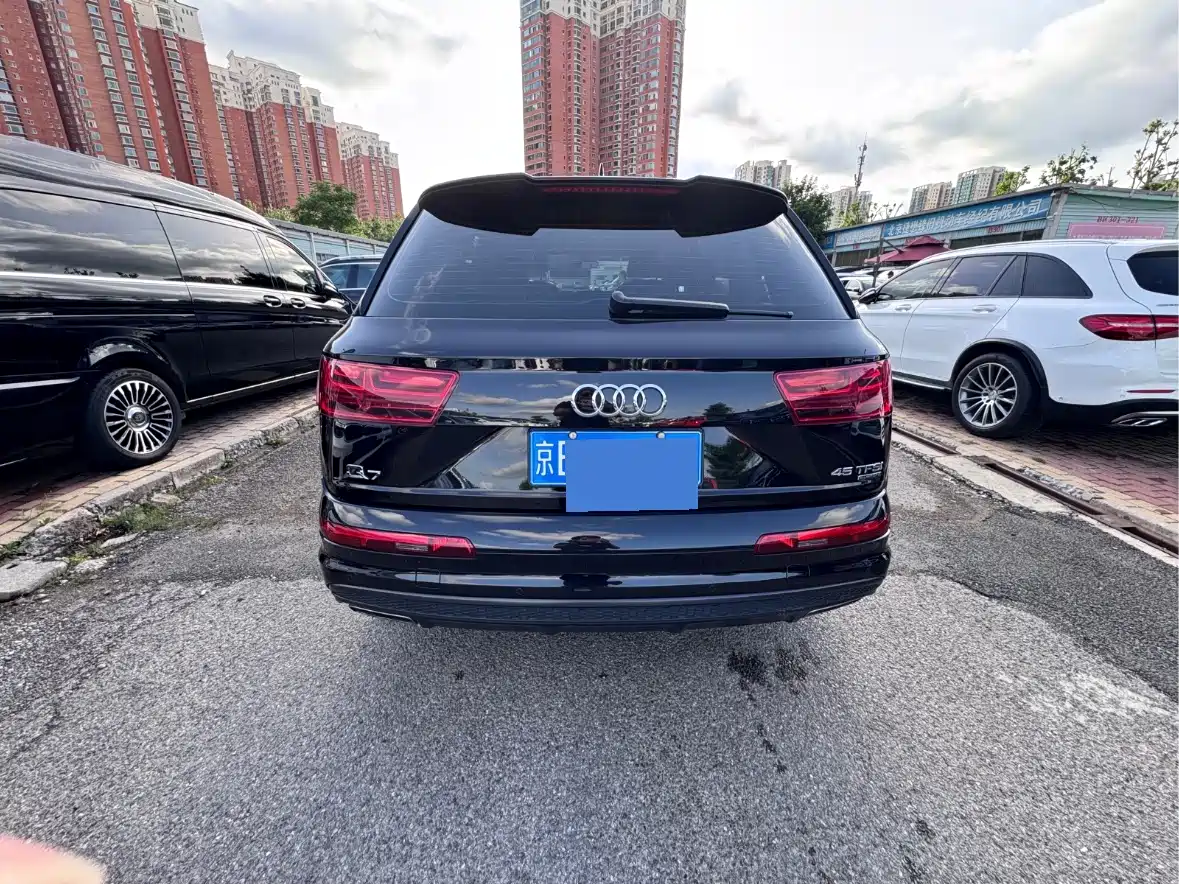 AUDI Q7