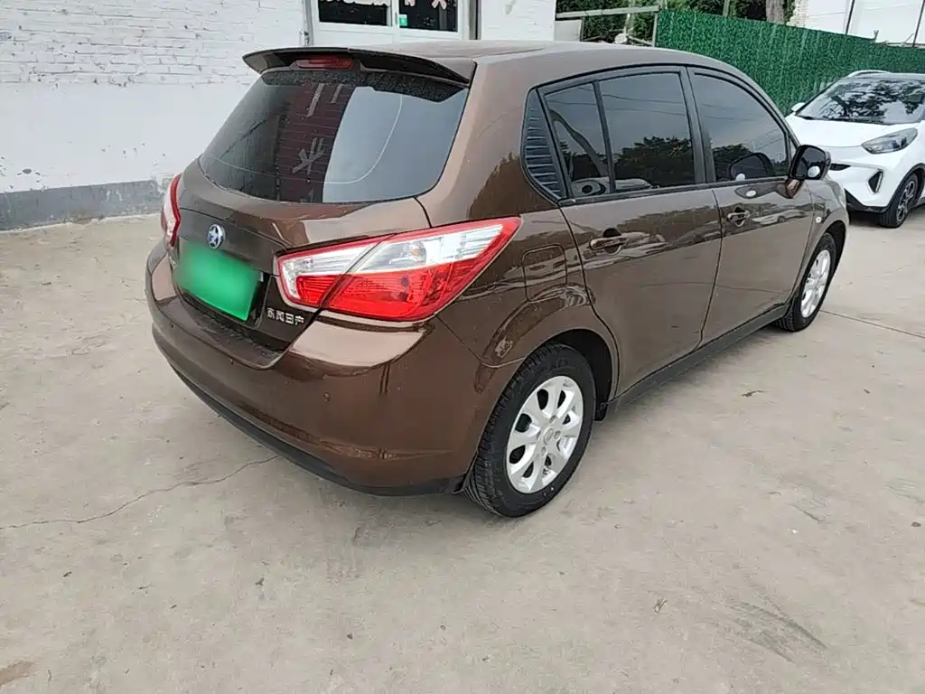 Venucia R50 2016 2016 Model 1.6L Automatic Elite Edition