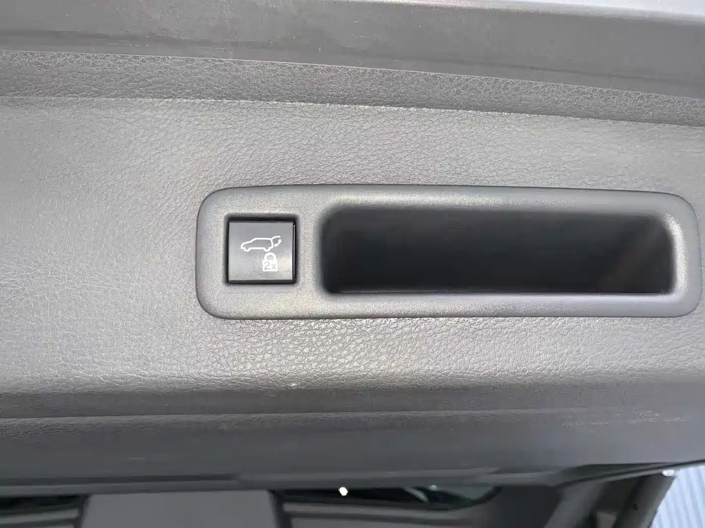 Toyota Sienna 2021 2.5L Hybrid Premium Edition фото 16