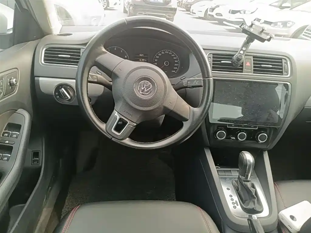 Volkswagen Sagitar 2014 Facelift 1.6L Automatic Leading Version фото 11