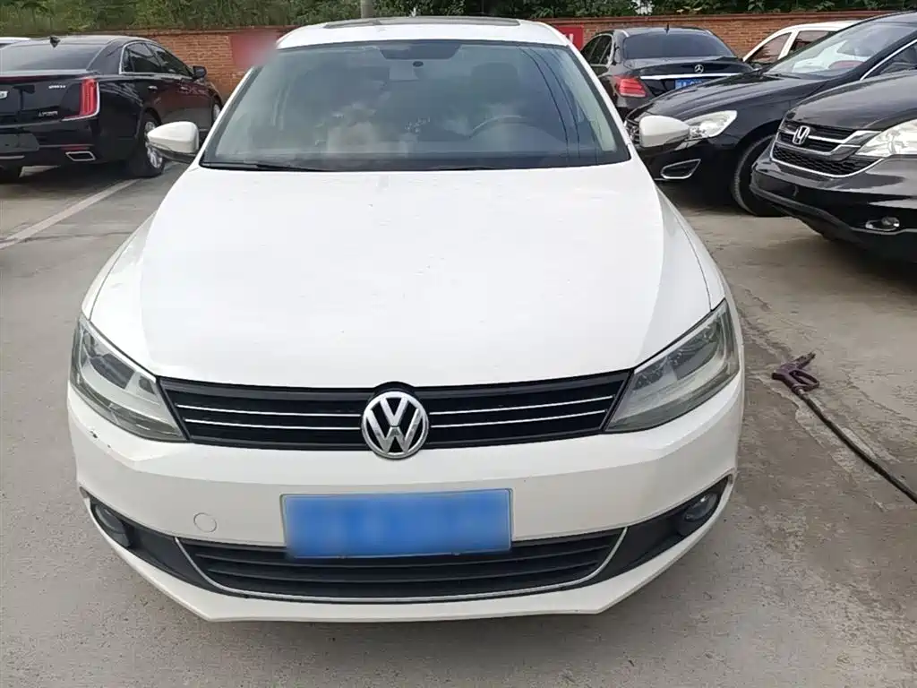 Volkswagen Sagitar 2014 Facelift 1.6L Automatic Leading Version фото 3