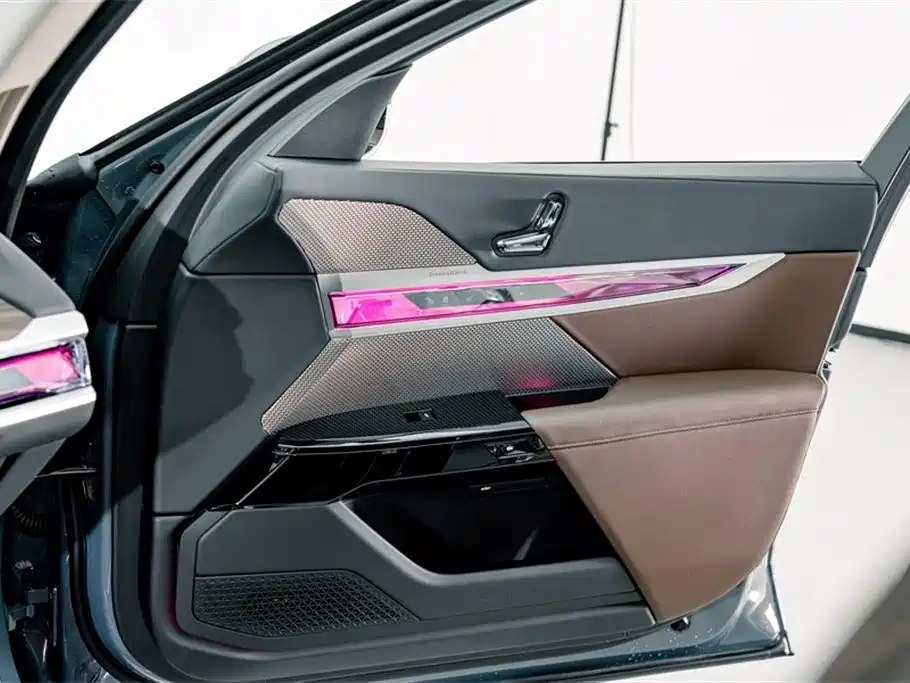BMW 7 Series 2023 Model 740Li Leading Luxury Package фото 17
