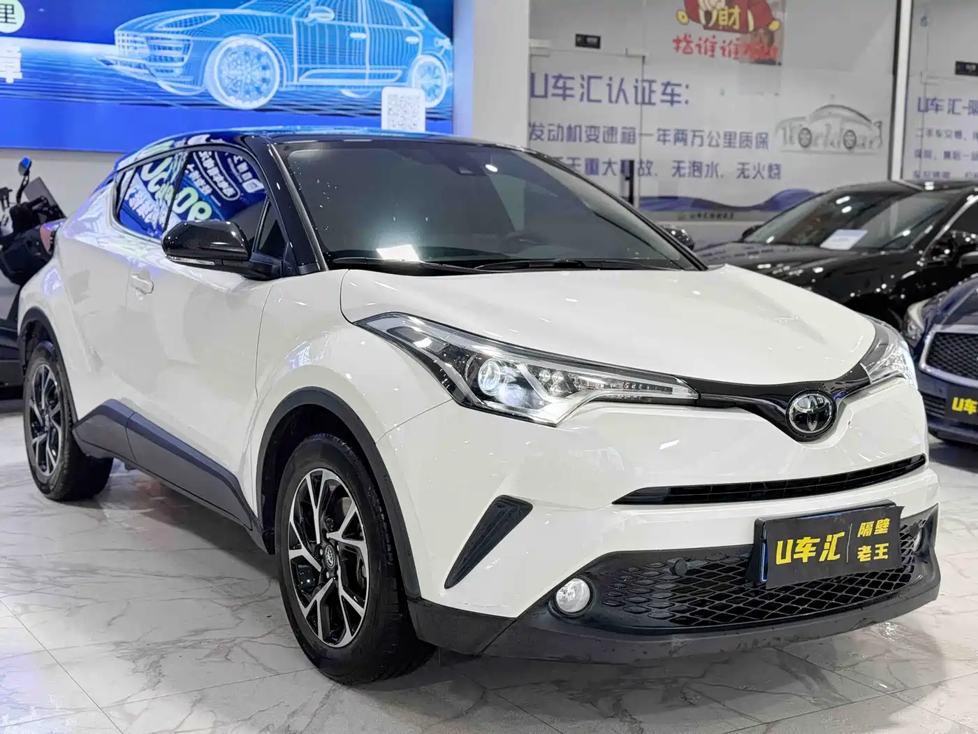 Toyota C-HR 2018 2.0L Leading Sunroof Edition V фото 3
