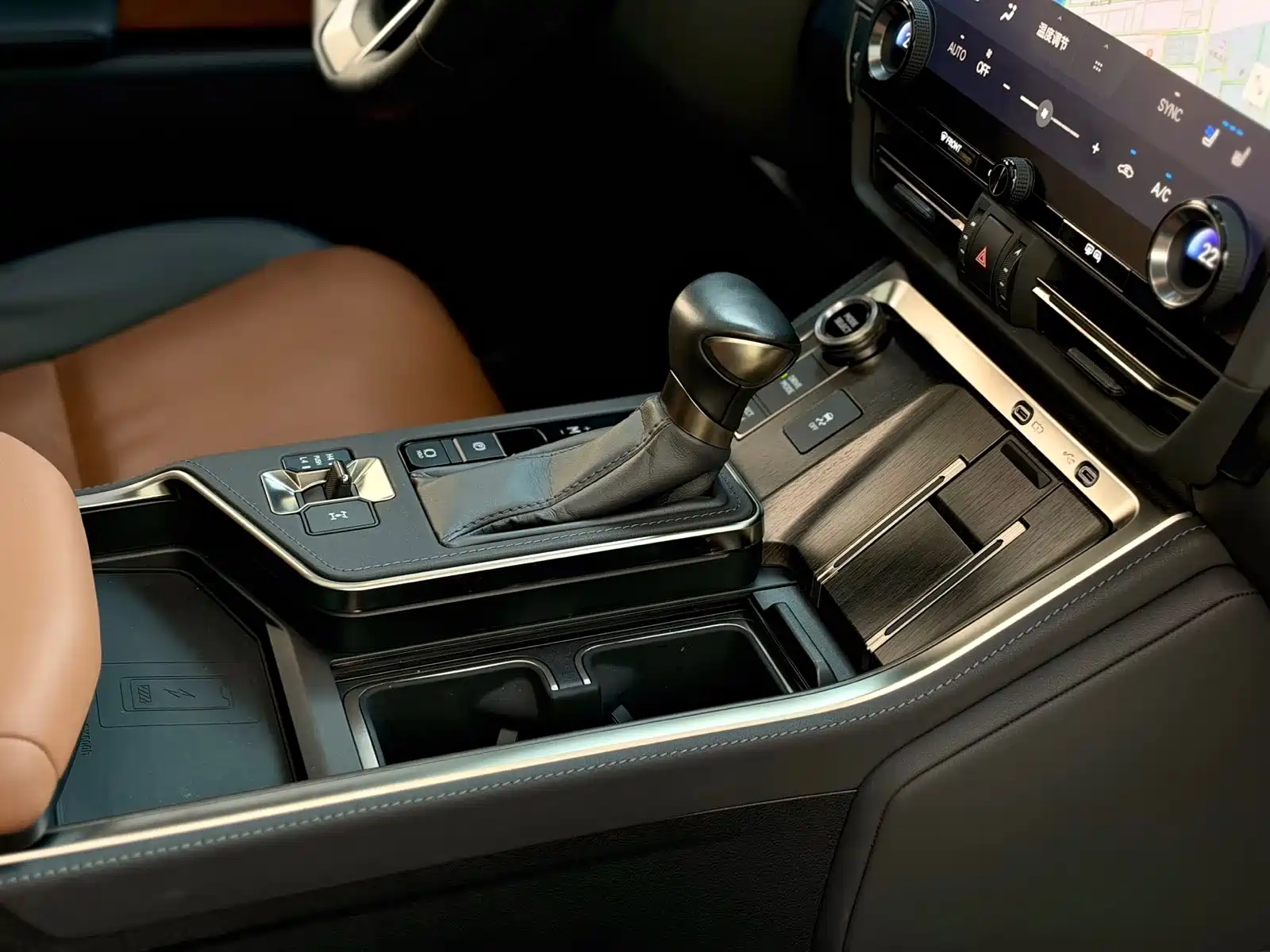 Photo 14 - Lexus GX