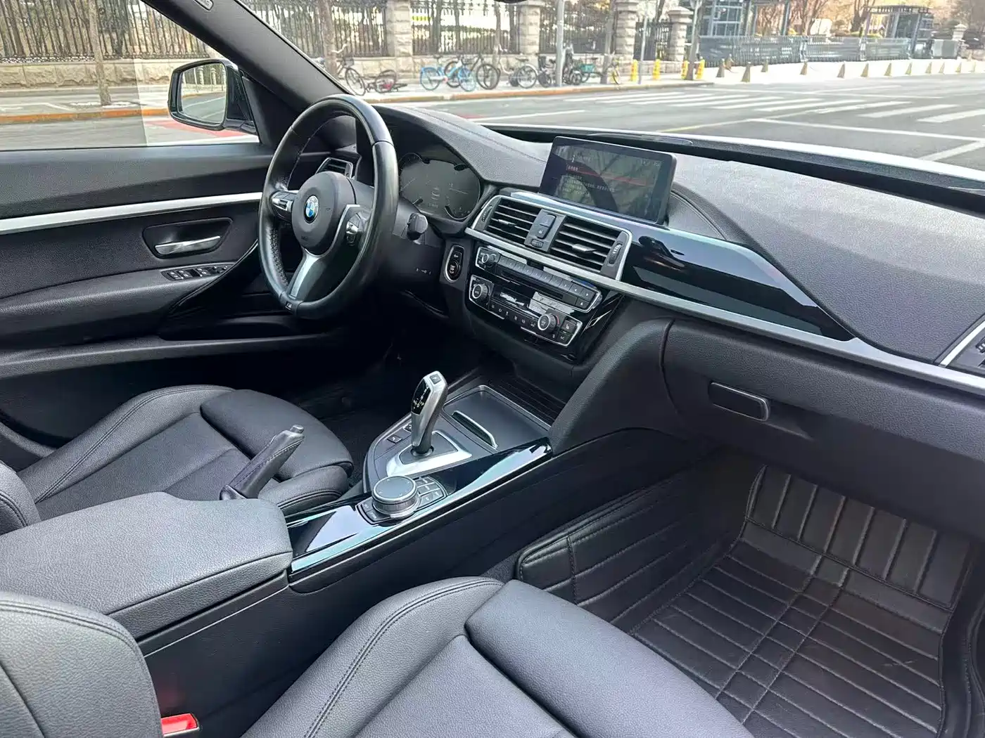 BMW 3 Series GT 2019 320i M Sport Model фото 13