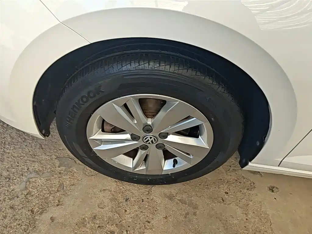 Volkswagen Polo 2019 Plus 1.5L Automatic Panorama Enjoyment Edition фото 23