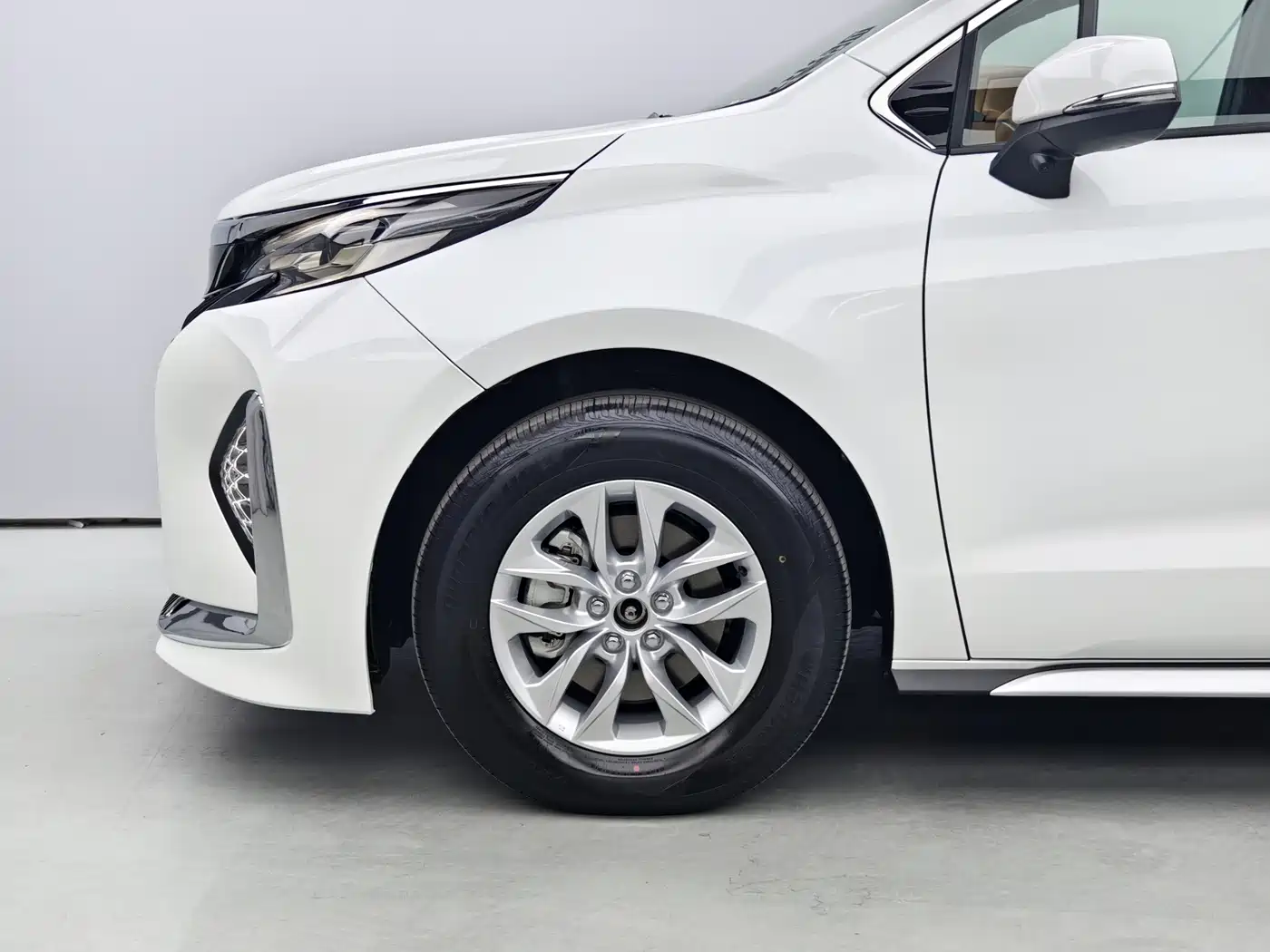 Toyota Granvia 2026 Model 2.5L Hybrid Comfort Edition фото 8