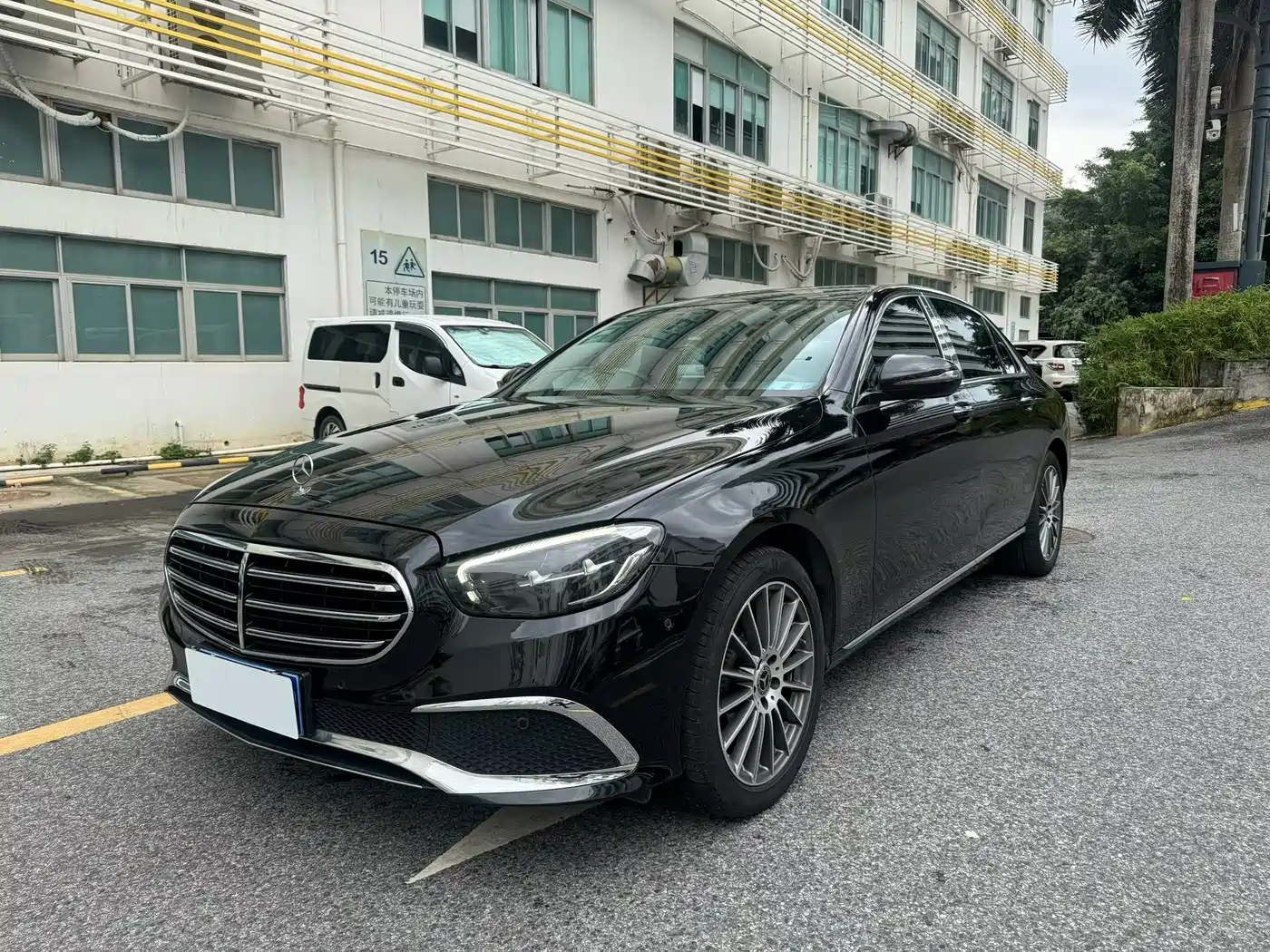 Mercedes-Benz E-Class 2022 E 260 L