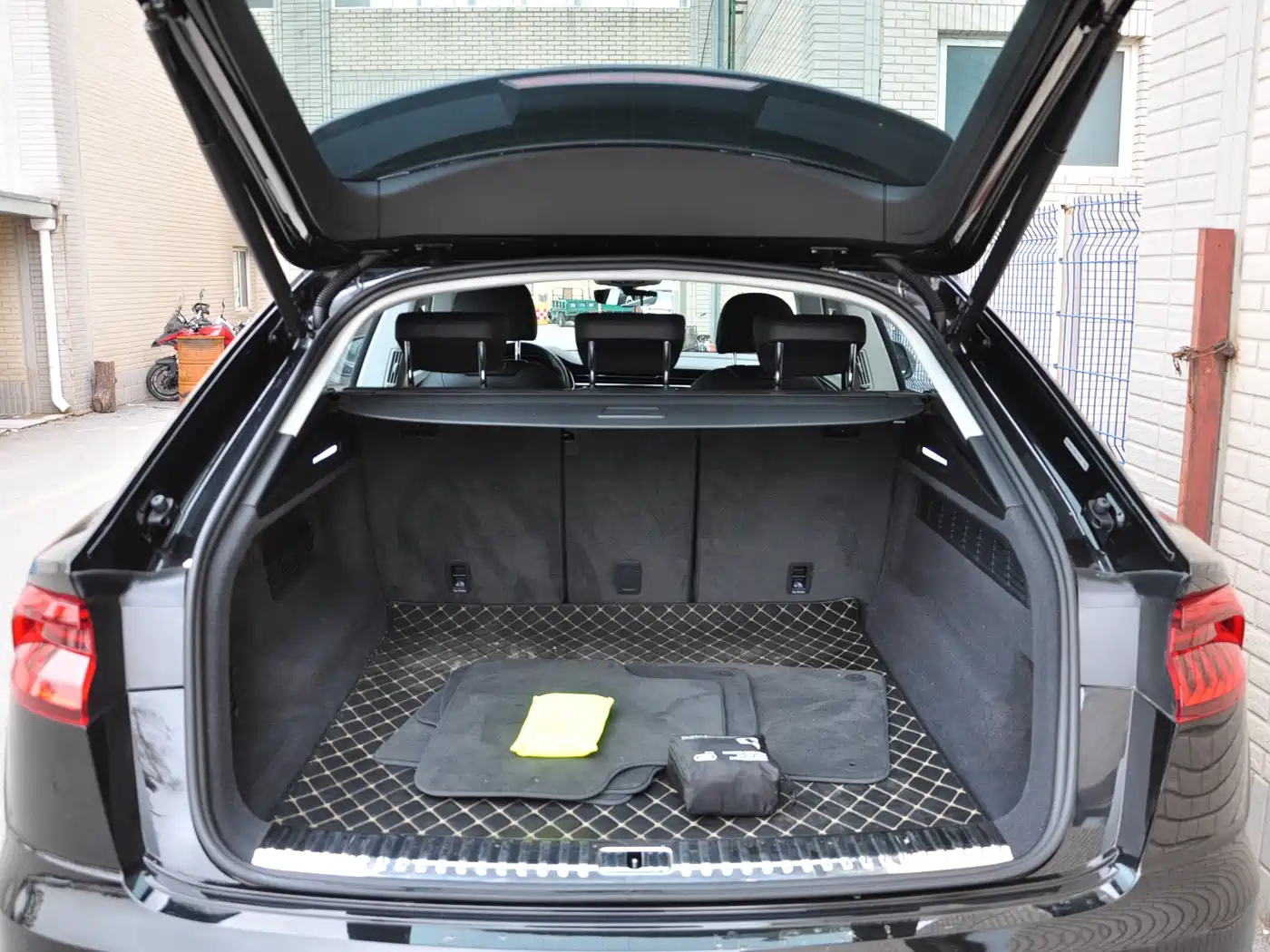 Audi Q8 2022 55 TFSI Luxury Dynamic фото 16