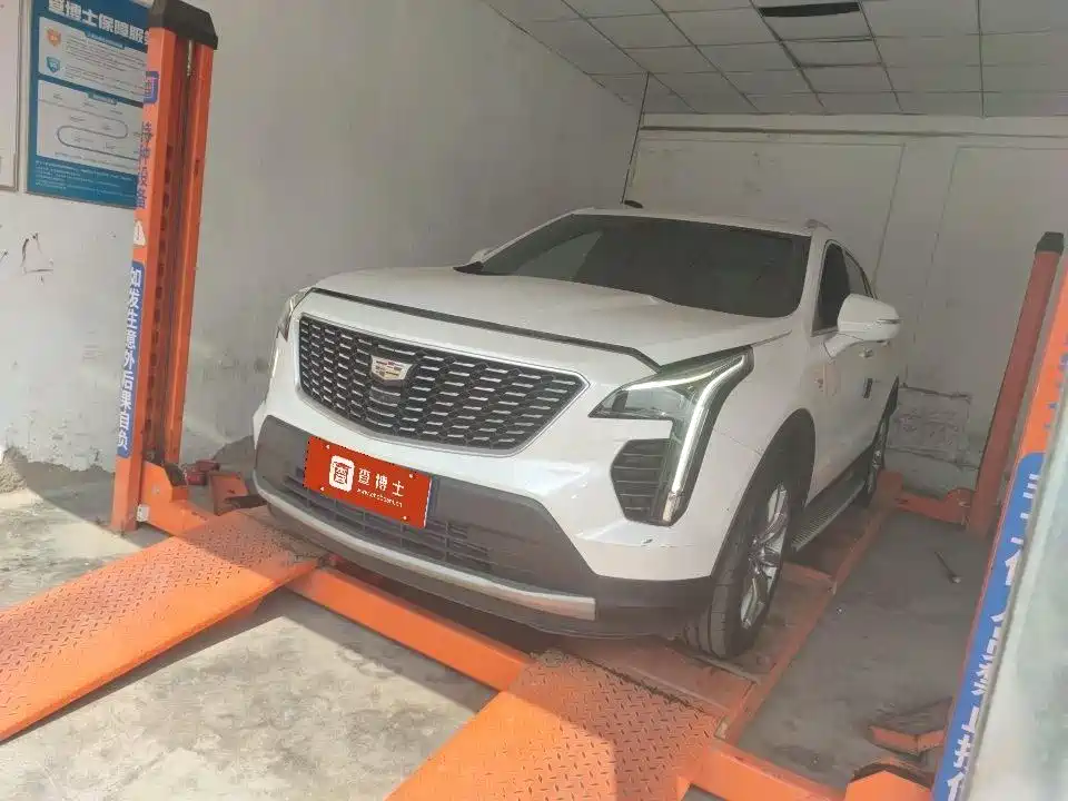 CADILLAC XT4