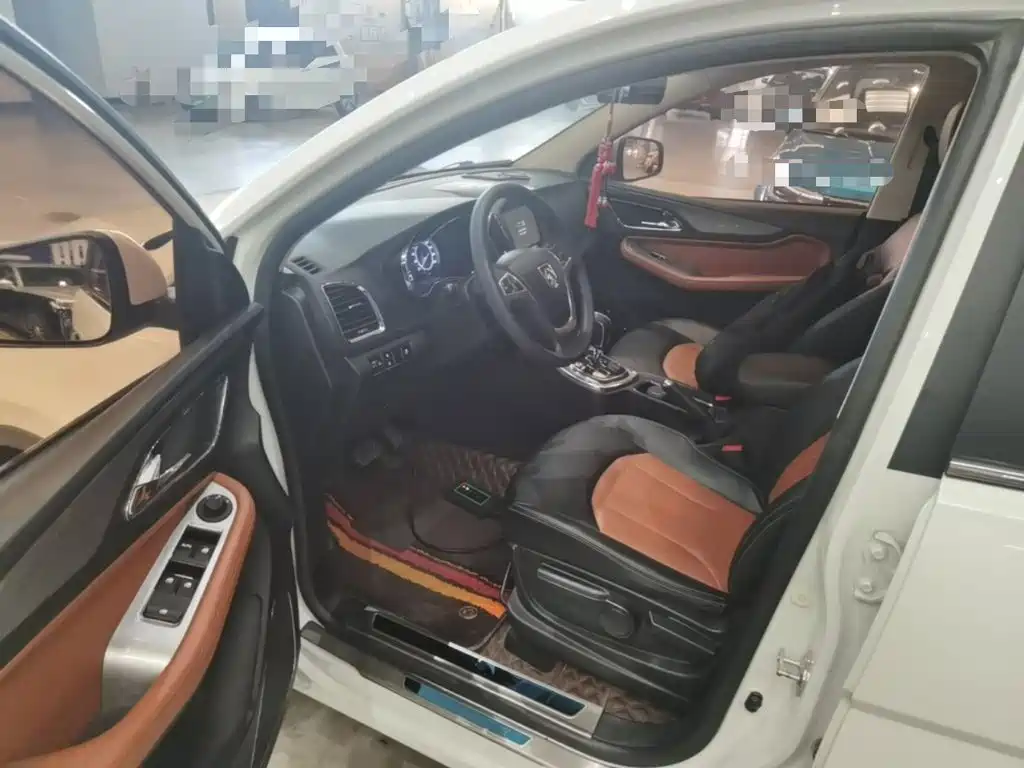 Baojun 560 2017 2016 1.8L iAMT Elite