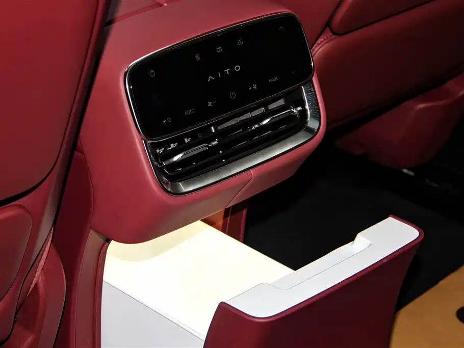 AITO Wenjie AITO M8 2025 Model Extended Range Ultra Edition 53.4kWh 5-Seater фото 28