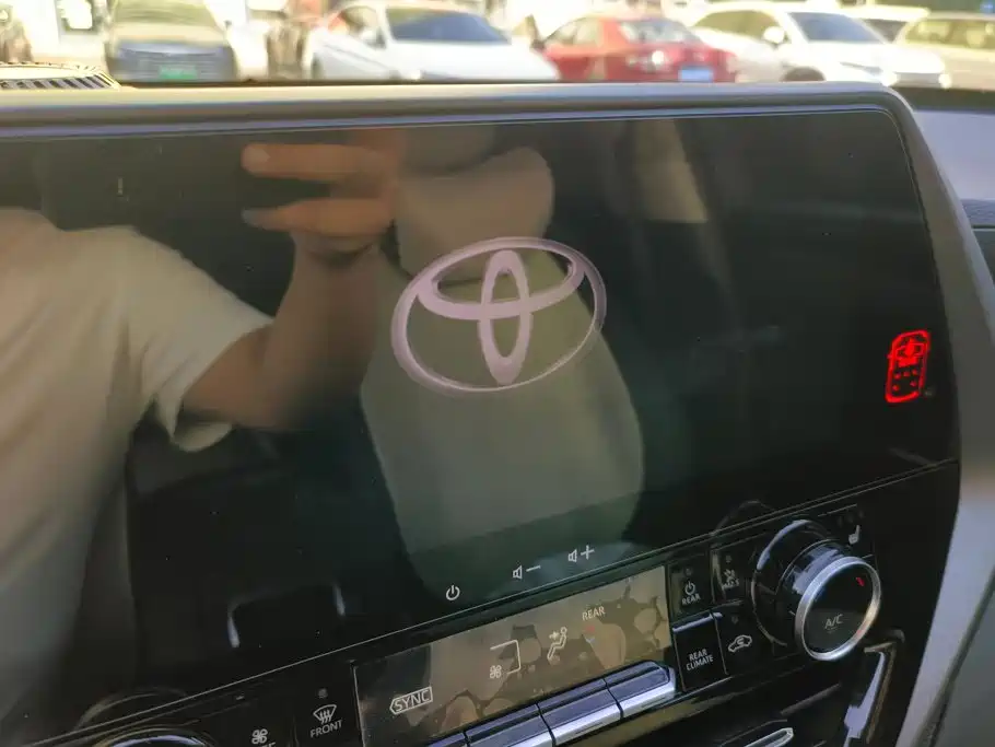 Photo 13 - Toyota Highlander