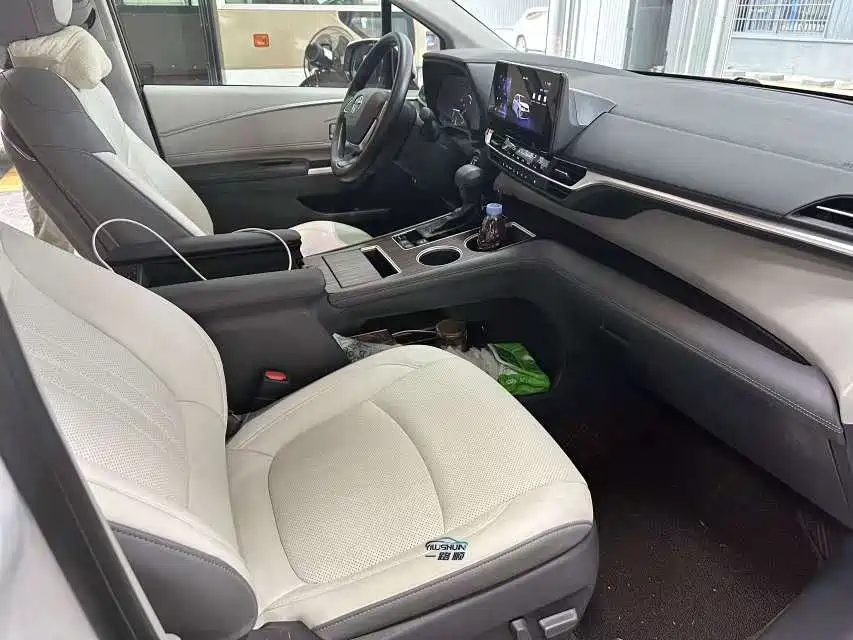 Toyota Granvia 2024 2.5L Hybrid Comfort фото 3