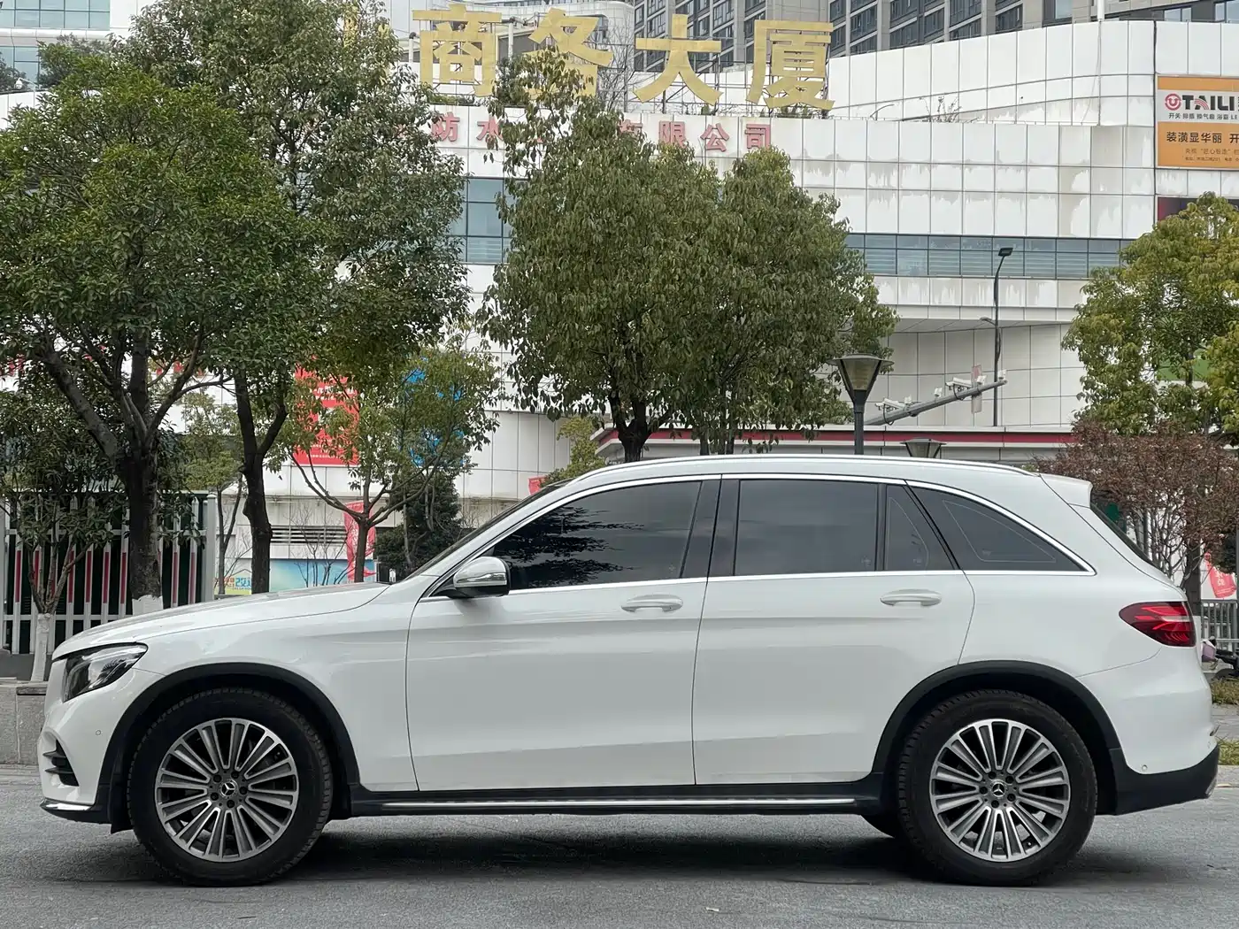 Mercedes-Benz GLC 2017 GLC 260 4MATIC Dynamic фото 4