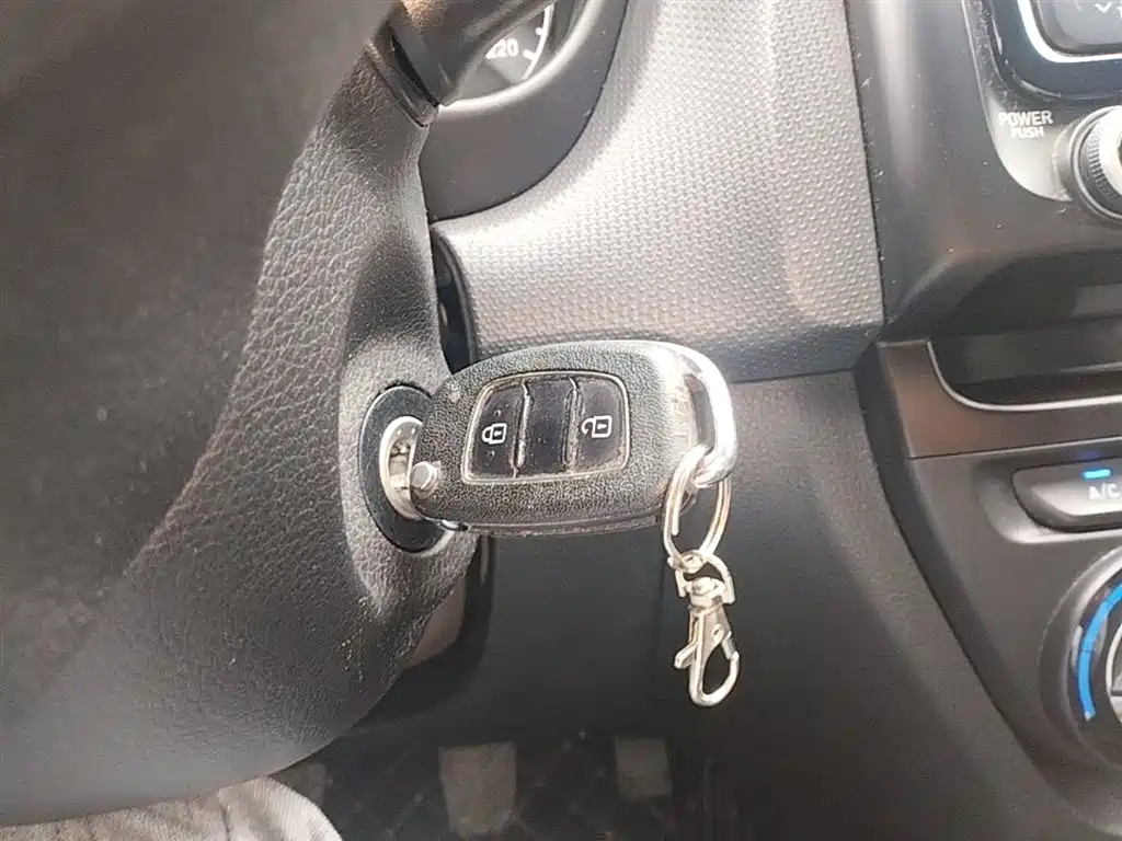 Hyundai Verna 2017 1.4L Manual Color Sunroof Edition (China V) фото 9