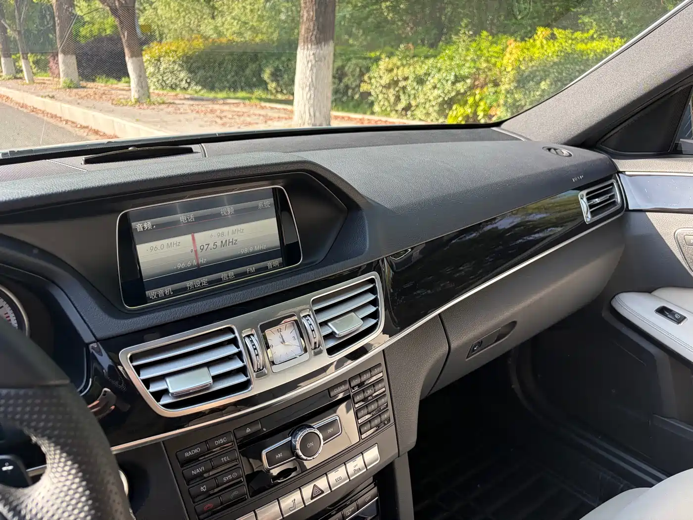 Mercedes-Benz E-Class 2014 Facelift E 260 L Sport фото 13