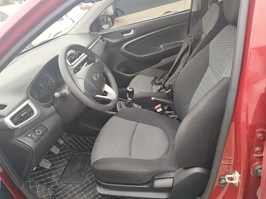 Hyundai Verna 2017 1.4L Manual Color Sunroof Edition (China V) фото 15