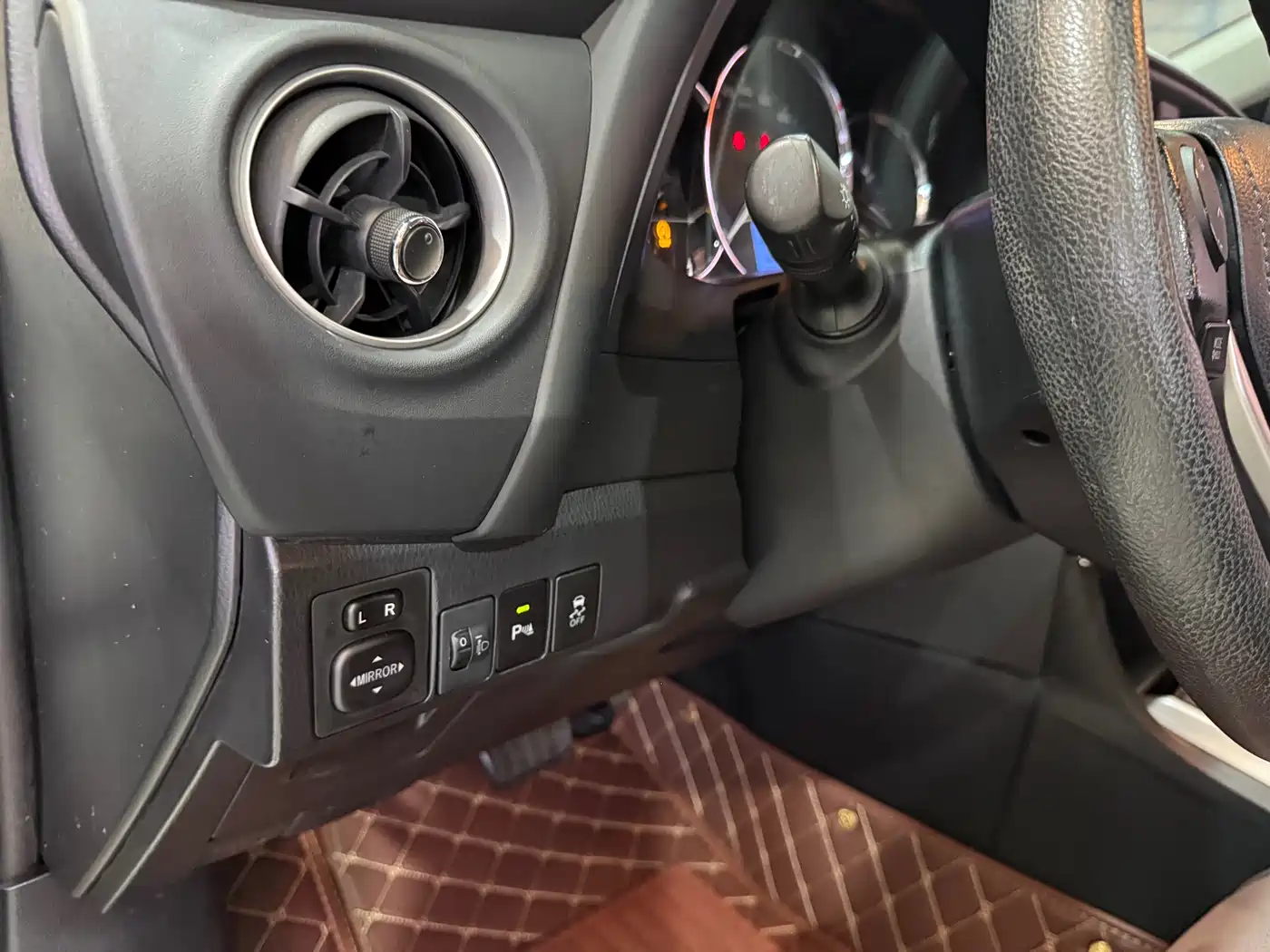 Toyota Levin 2017 Facelift 185T CVT Elite (China V) фото 12