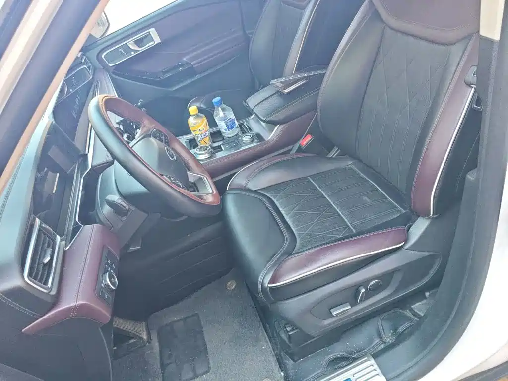 Фото 8 - Ford Explorer