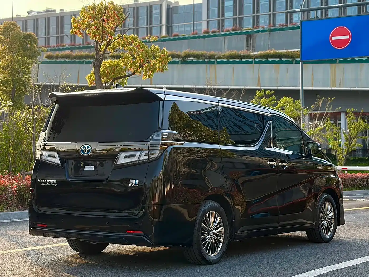 Toyota Vellfire 2021 Crown Hybrid 2.5L HV Supreme Edition фото 5