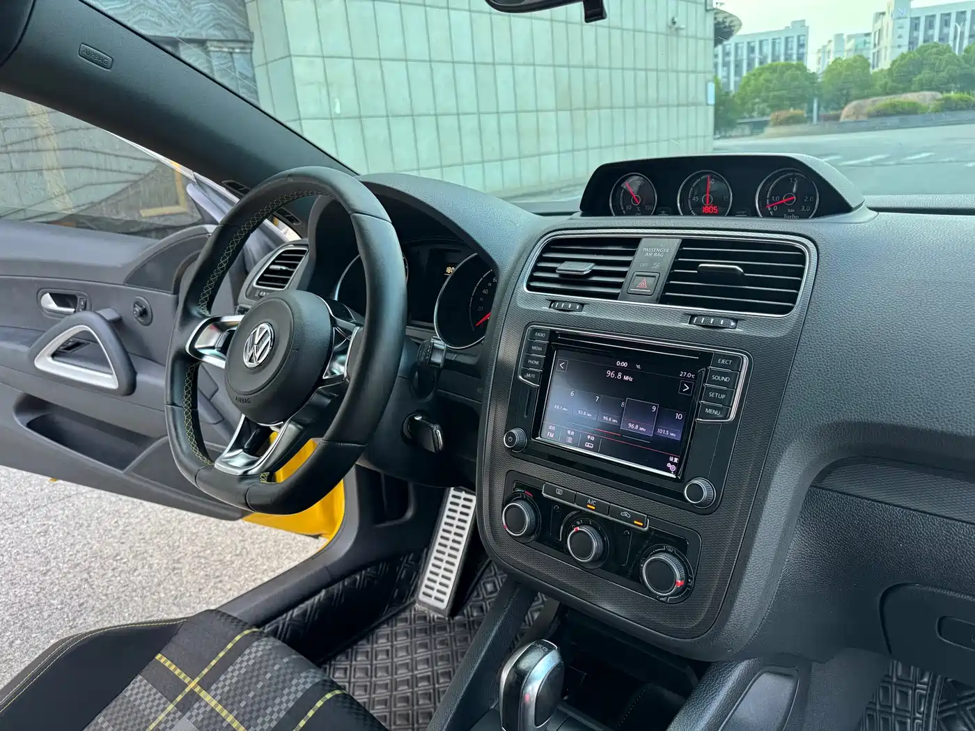 Volkswagen Scirocco 2016 1.4TSI Club Edition фото 13