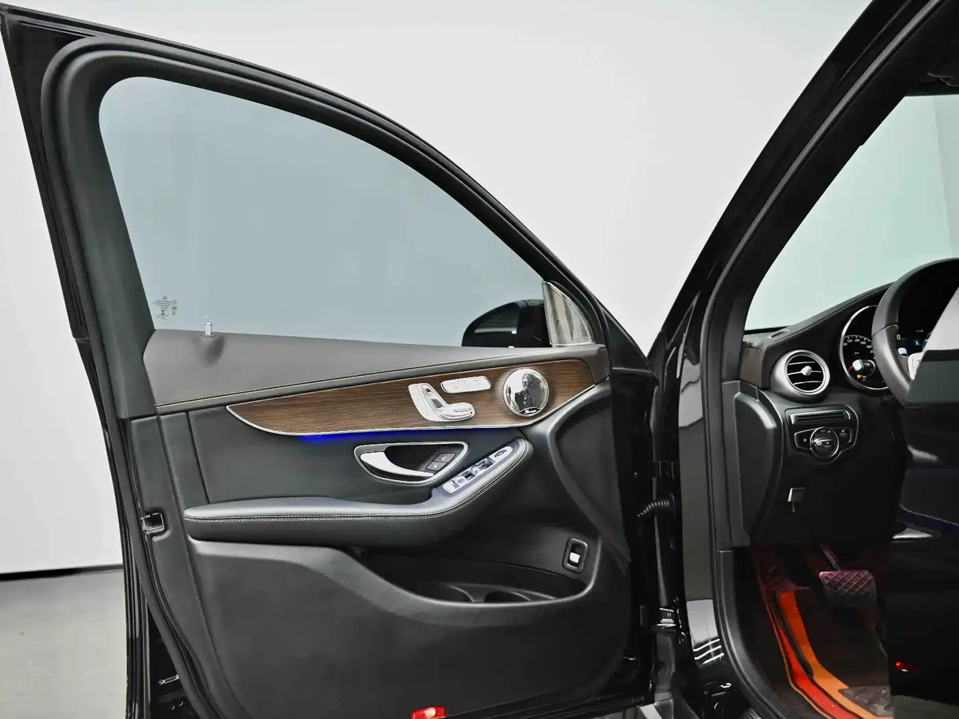 Mercedes-Benz GLC 2022 Model GLC 260 L 4MATIC Luxury Edition фото 18