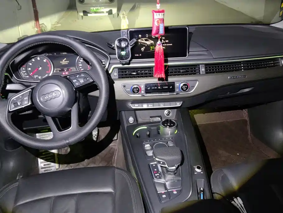 Фото 12 - Audi A4L