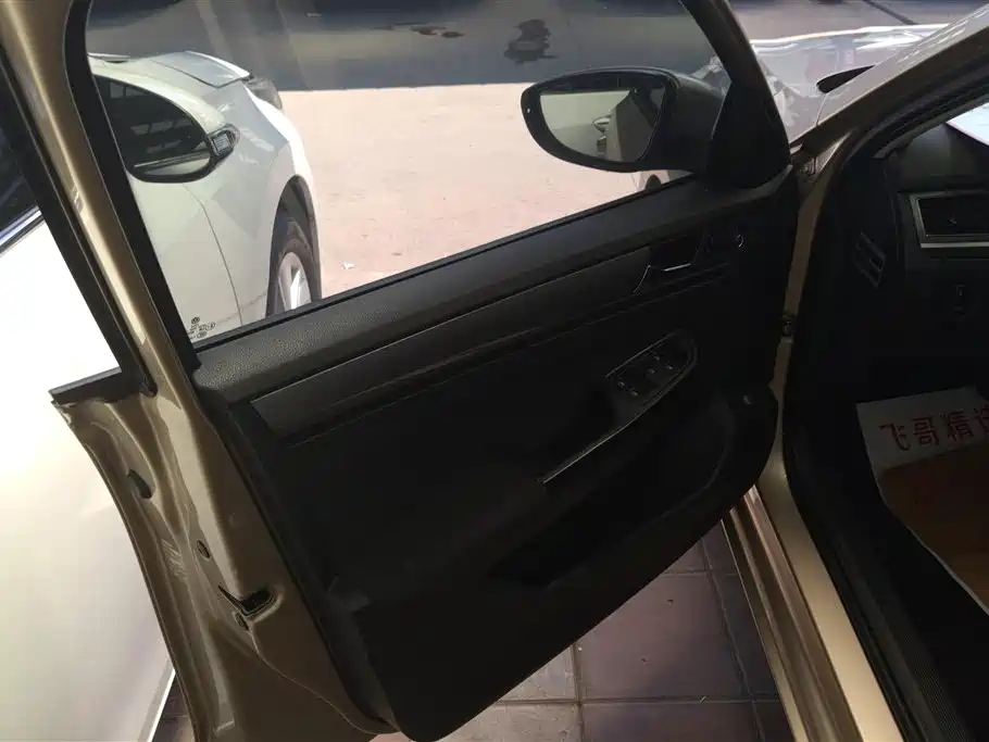 Volkswagen Bora 2017 1.6L Automatic Fashion Edition фото 7