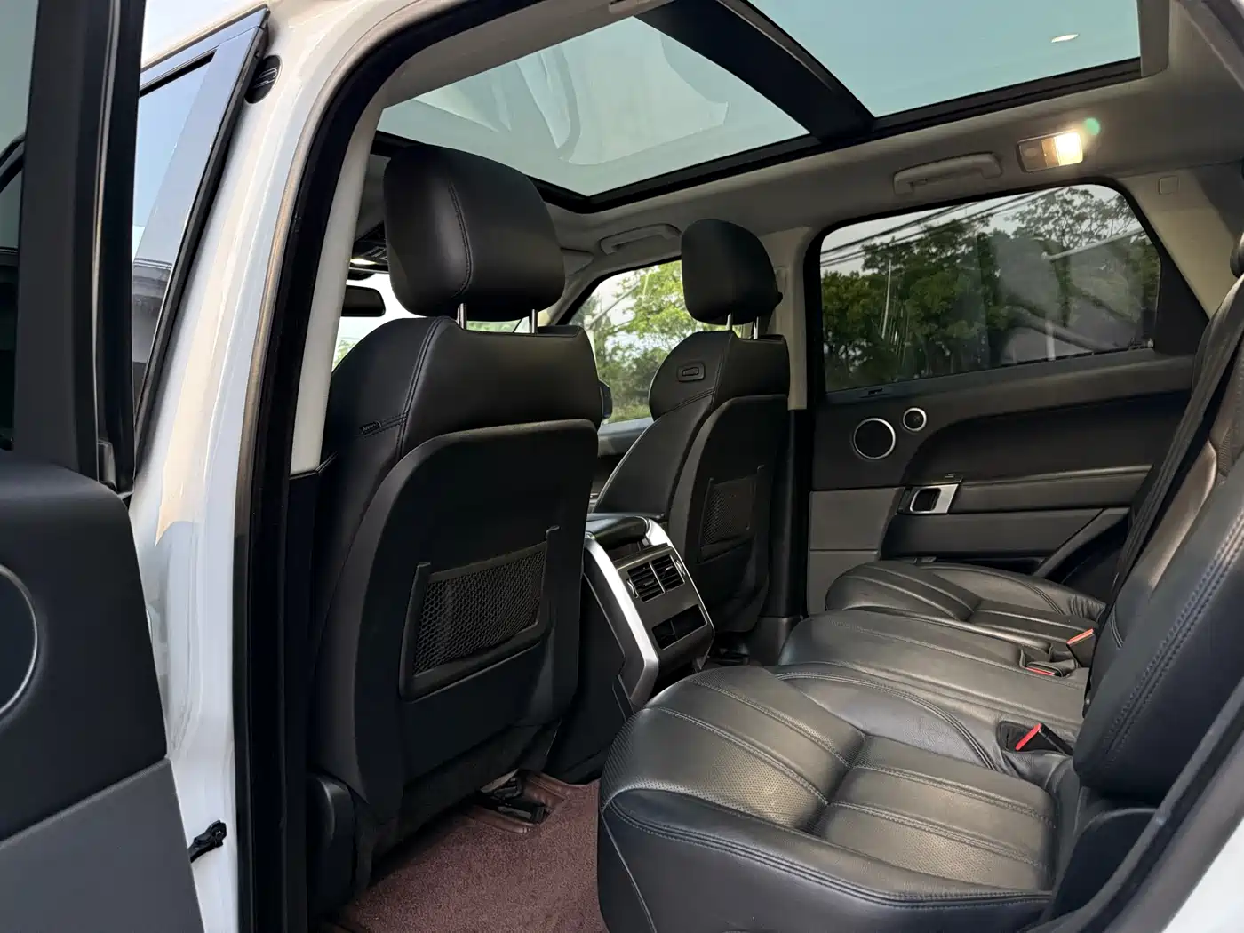 Land Rover Range Rover Sport 2016 Model 3.0 SC V6 SE фото 8