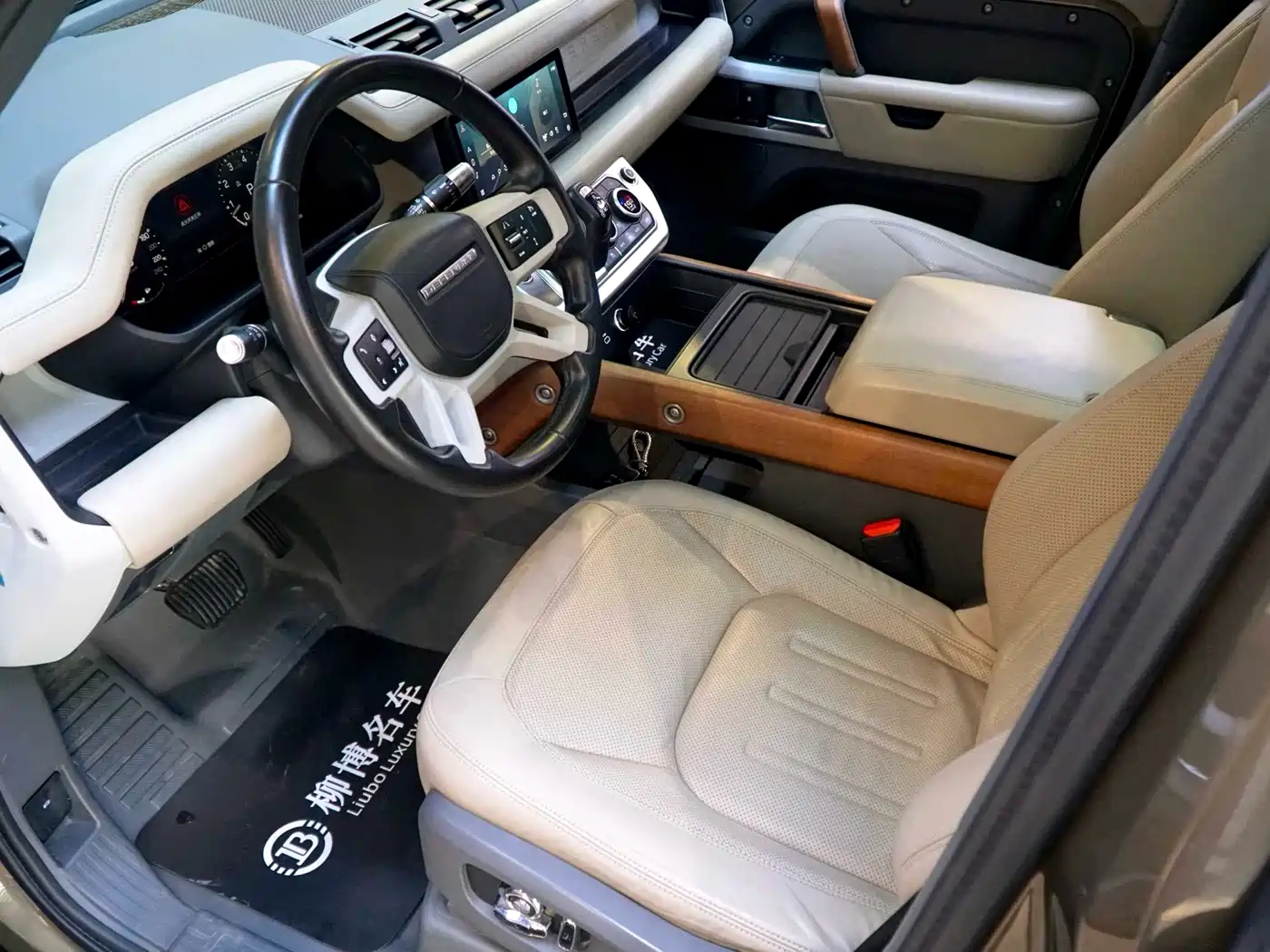 Land Rover Defender 2020 Model 110 P400 HSE фото 7