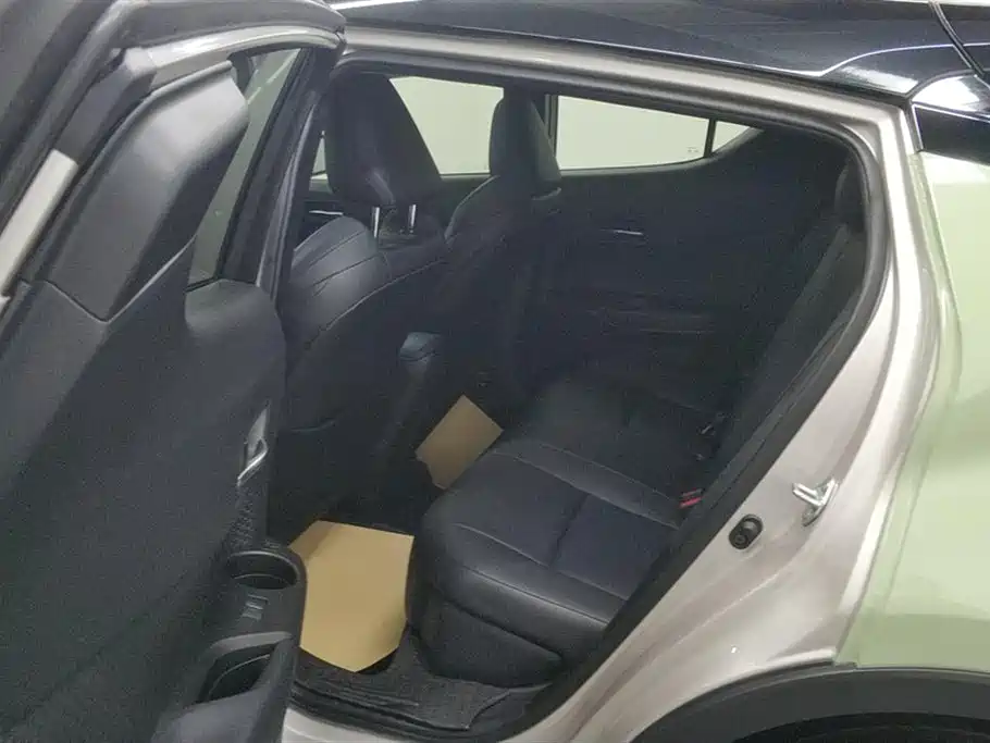 Toyota C-HR 2022 2.0L Leading Edition фото 11