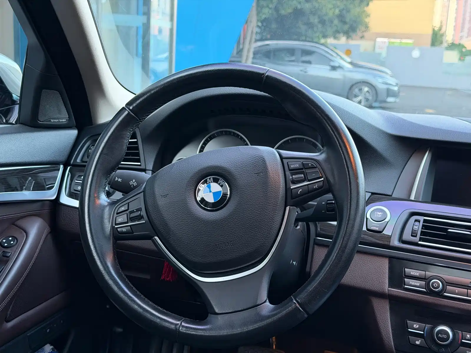 Фото 5 - BMW 5 Series New Energy