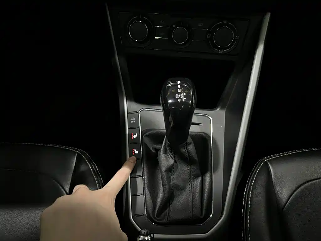 Volkswagen Polo 2021 Plus 1.5L Automatic Panorama Enjoyment Edition фото 14