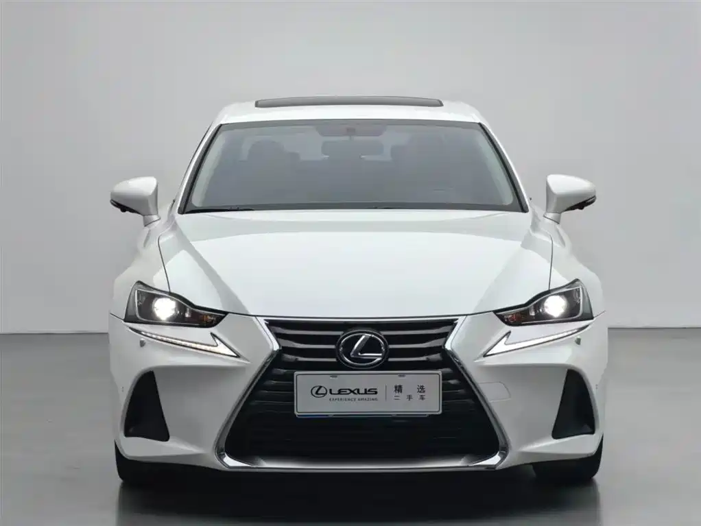 Lexus IS 2015 200t Leading Edition фото 2