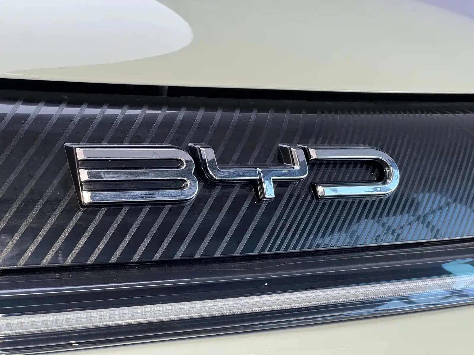 Photo 5 - BYD Dolphin