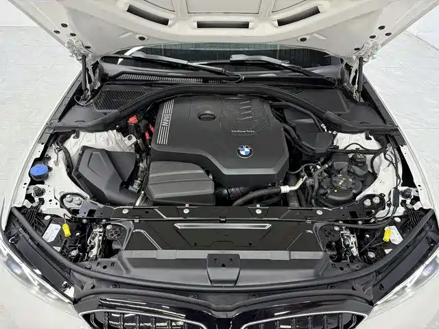 BMW 3 Series 2025 330Li M Sport Night Edition фото 11