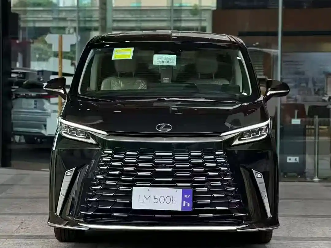 Lexus LM 2025 Model 500h Six-Seater Prestige Edition фото 2