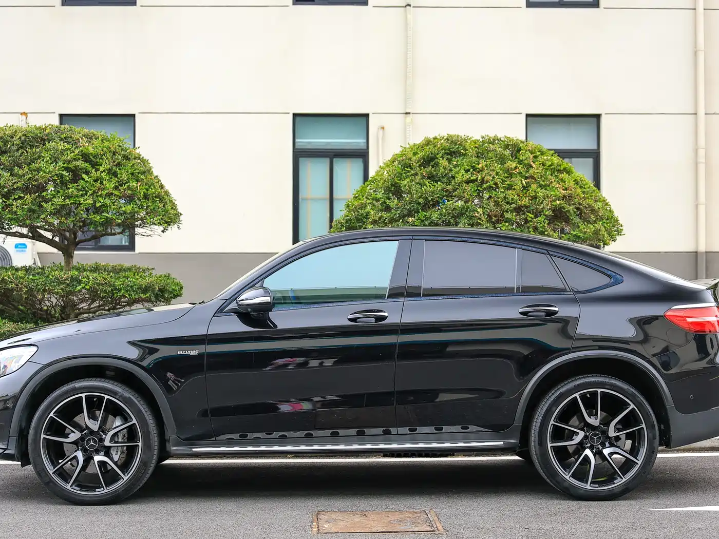 Mercedes-Benz GLC Coupe AMG 2017 AMG GLC 43 4MATIC Coupe SUV Special Edition фото 3