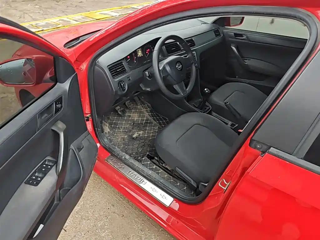 Škoda Skoda Rapid Spaceback 2016 Facelift 1.6L Manual Forward Edition фото 23
