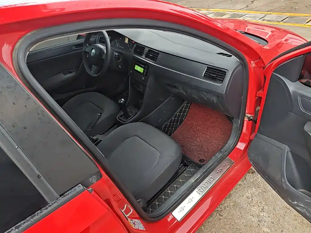 Škoda Skoda Rapid Spaceback 2016 Facelift 1.6L Manual Forward Edition фото 11