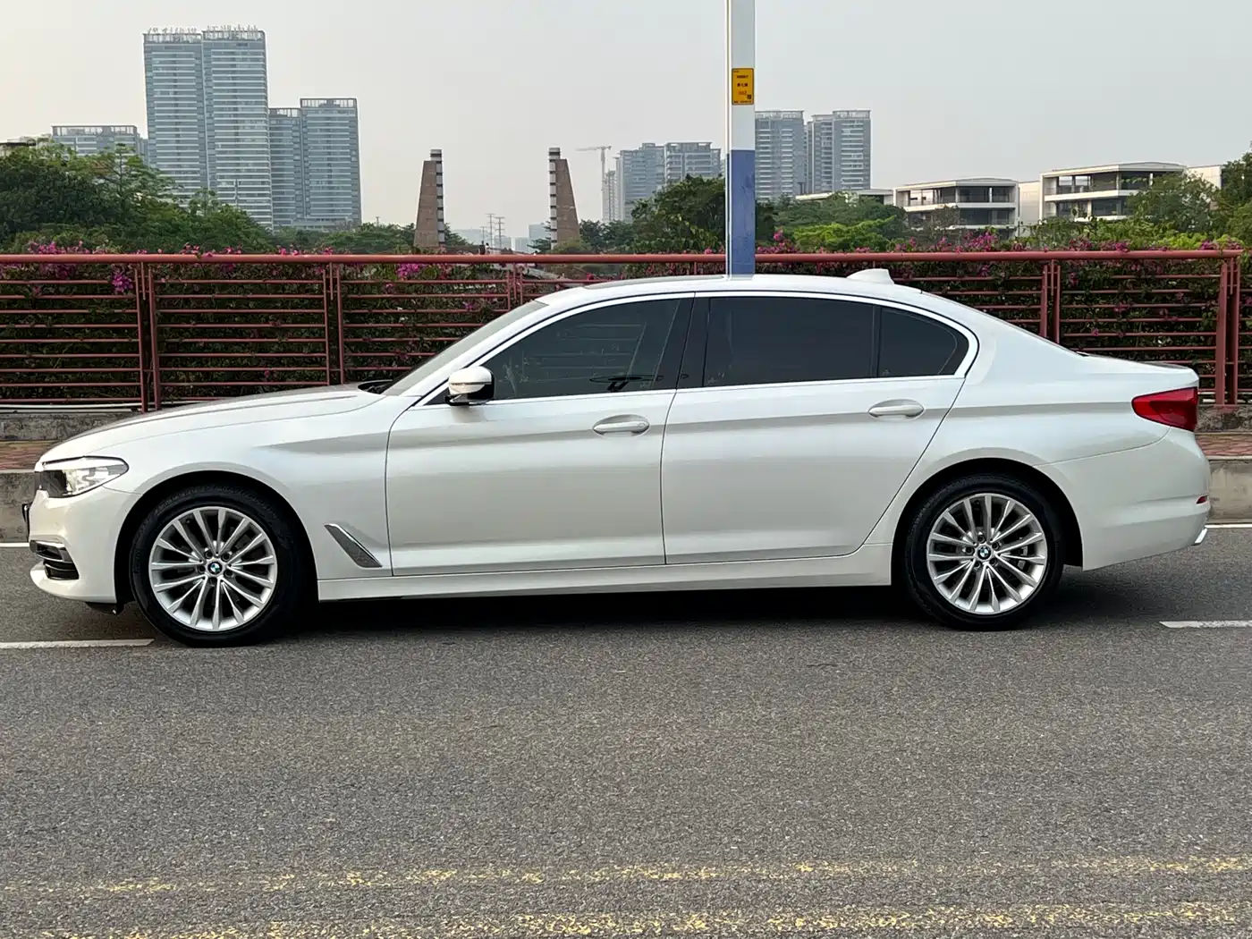 BMW 5 Series 2019 525Li Luxury Package фото 4