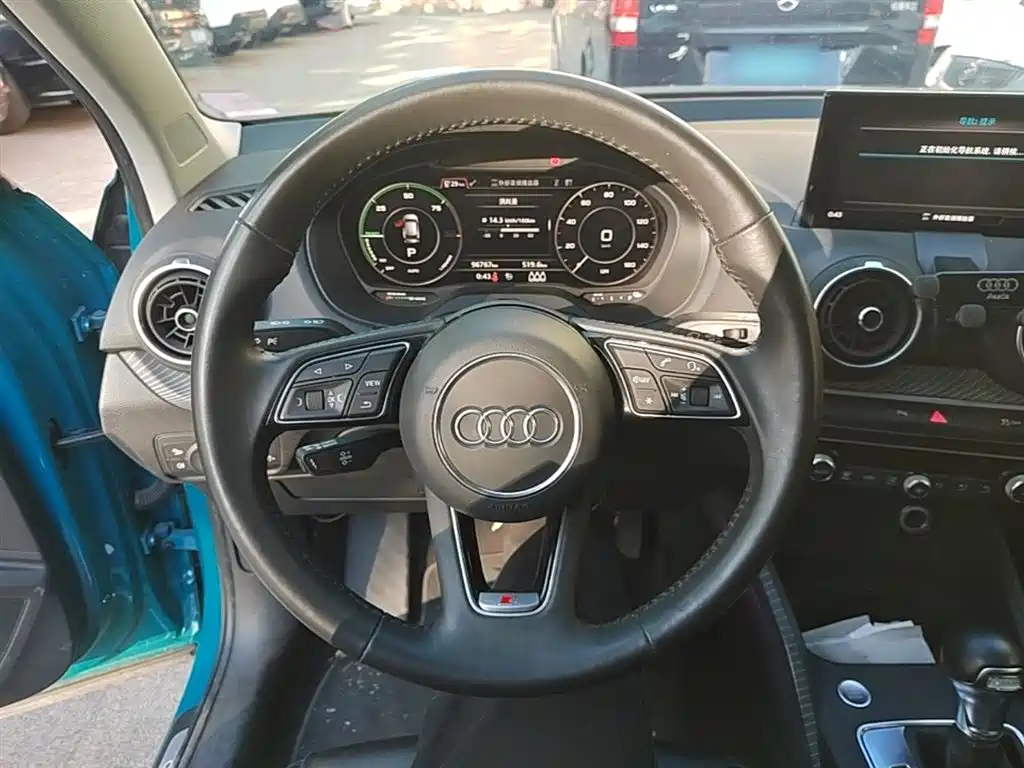 AUDI Q2L E-TRON
