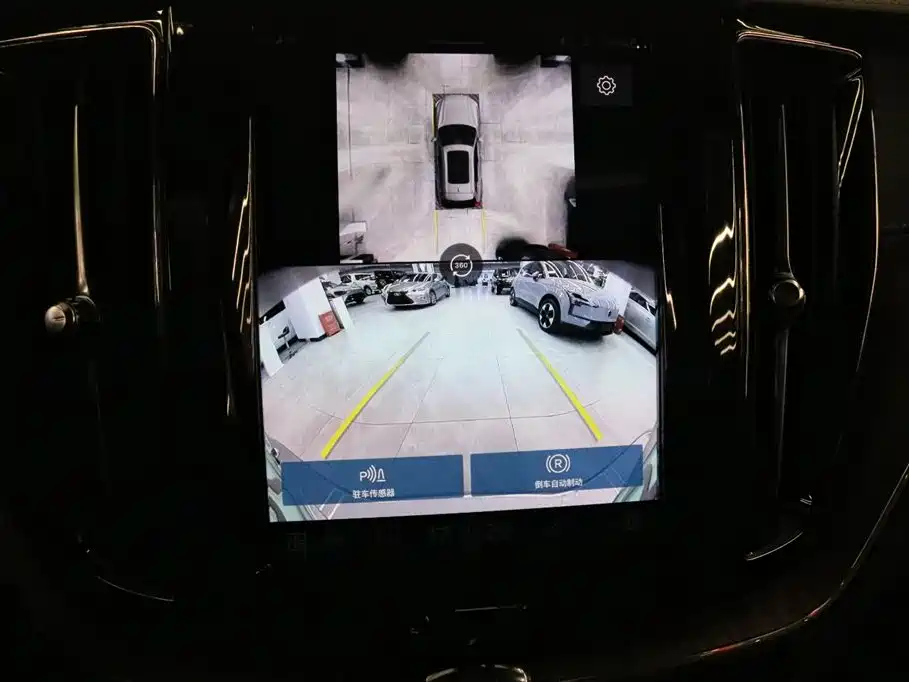 VOLVO XC60 PLUG IN HYBRID